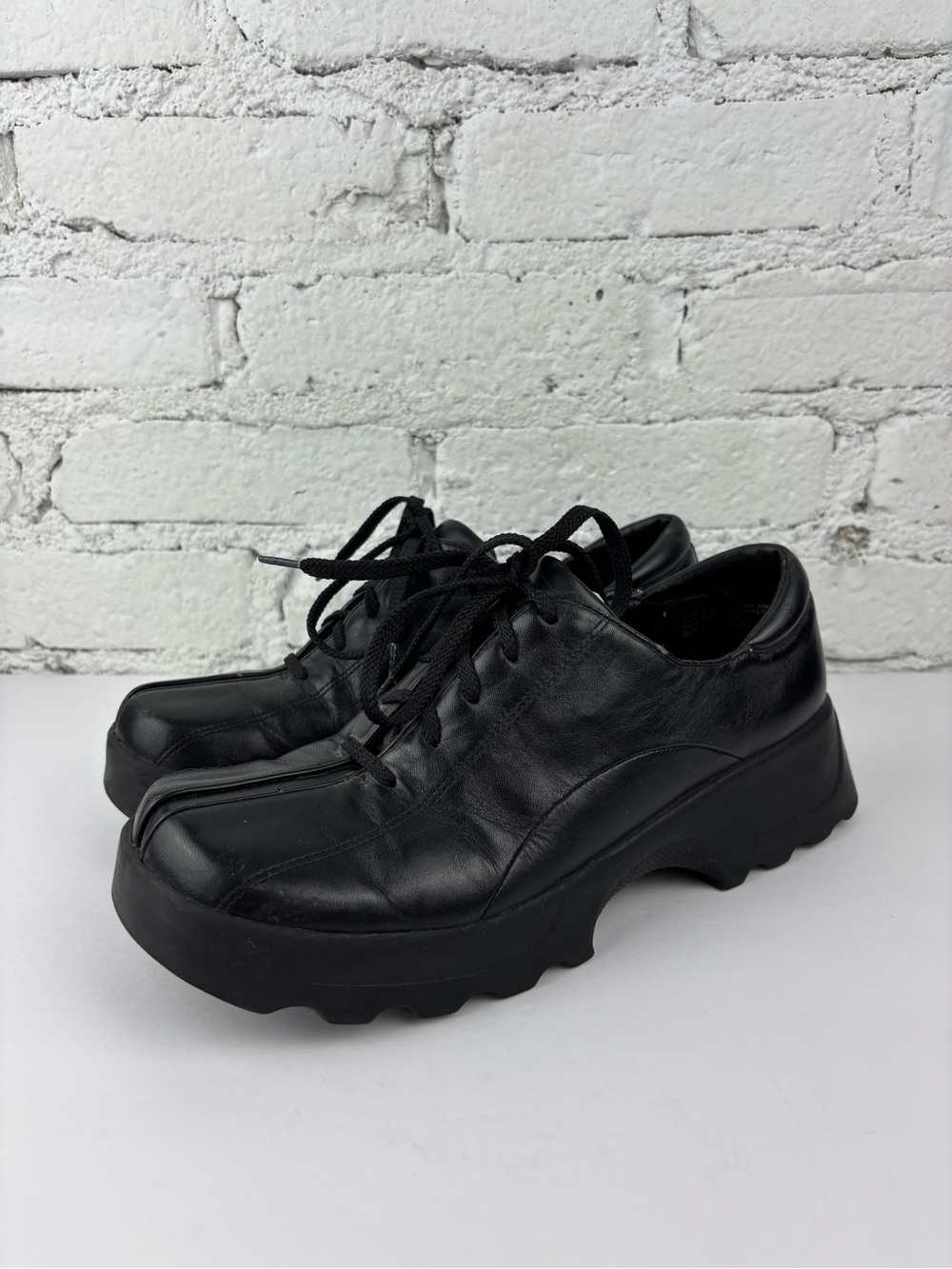 Vintage Kenneth Cole Black Chunky Lace-Up Sneakers 8.5